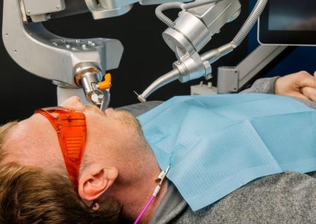 اولین جراحی دندان کاملا رباتیک جهان انجام شد