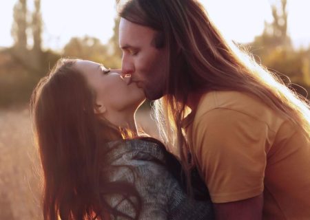 تقویت روابط زوج‌ها با تنها شش ثانیه بوسه روزانه